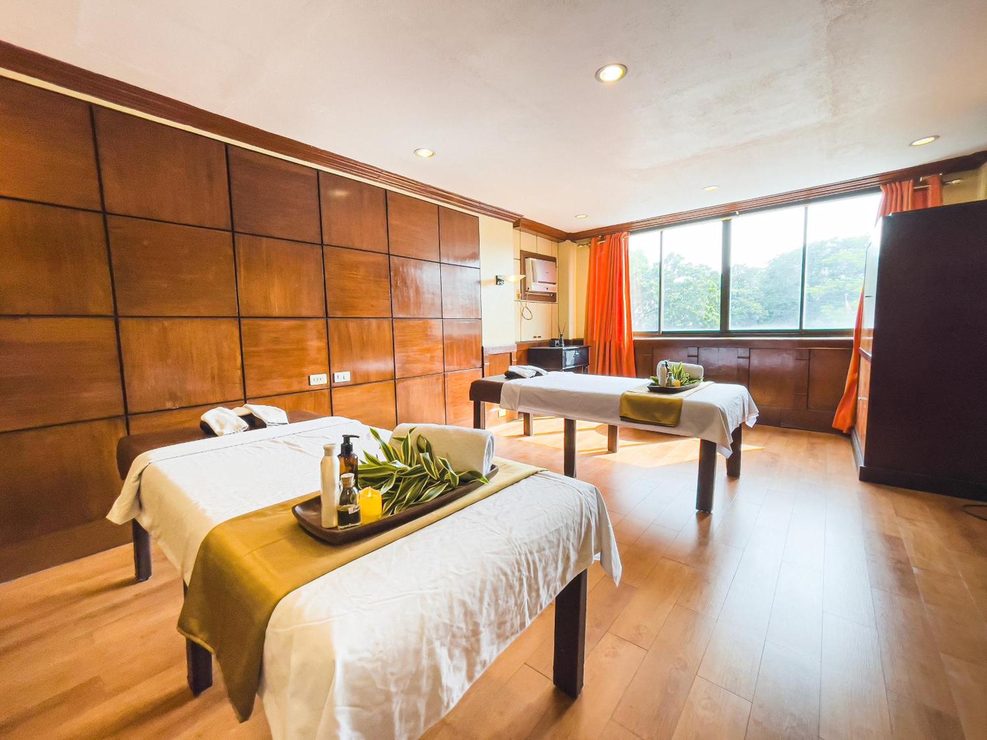 Miramar Hotel Манила Экстерьер фото