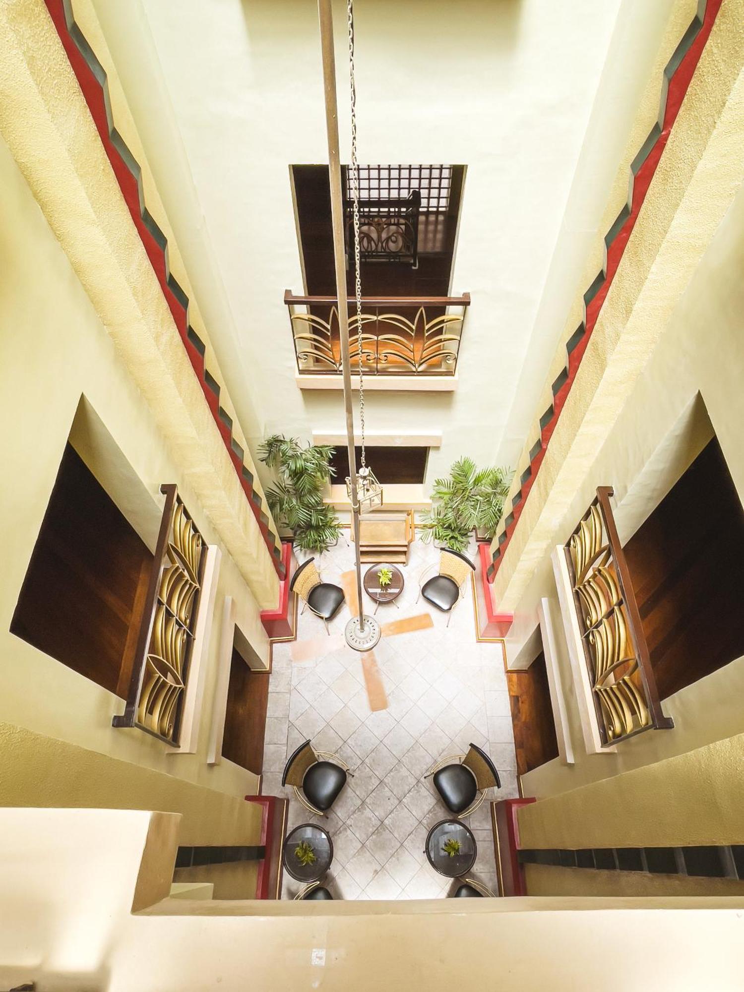 Miramar Hotel Манила Экстерьер фото