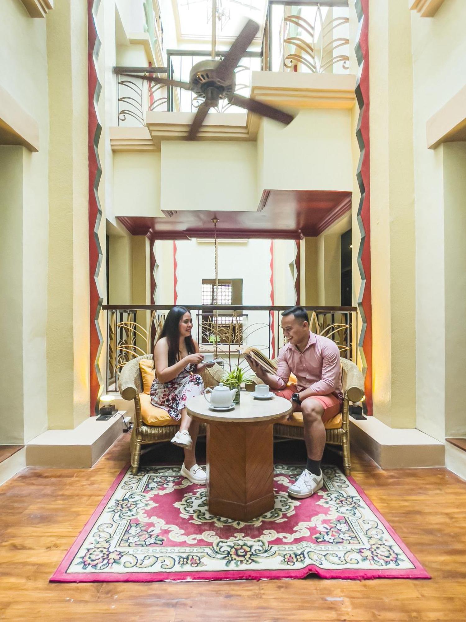 Miramar Hotel Манила Экстерьер фото