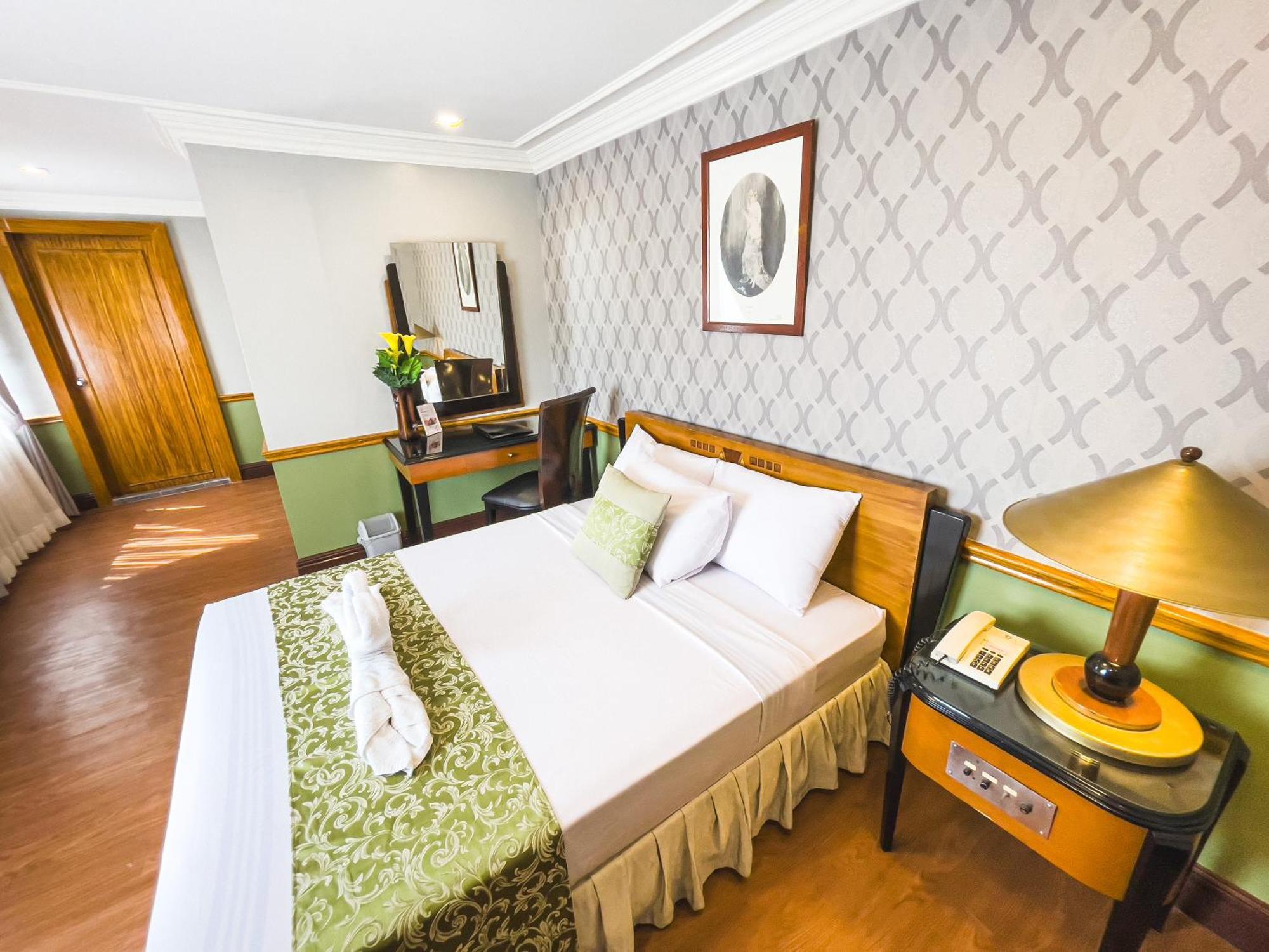 Miramar Hotel Манила Экстерьер фото