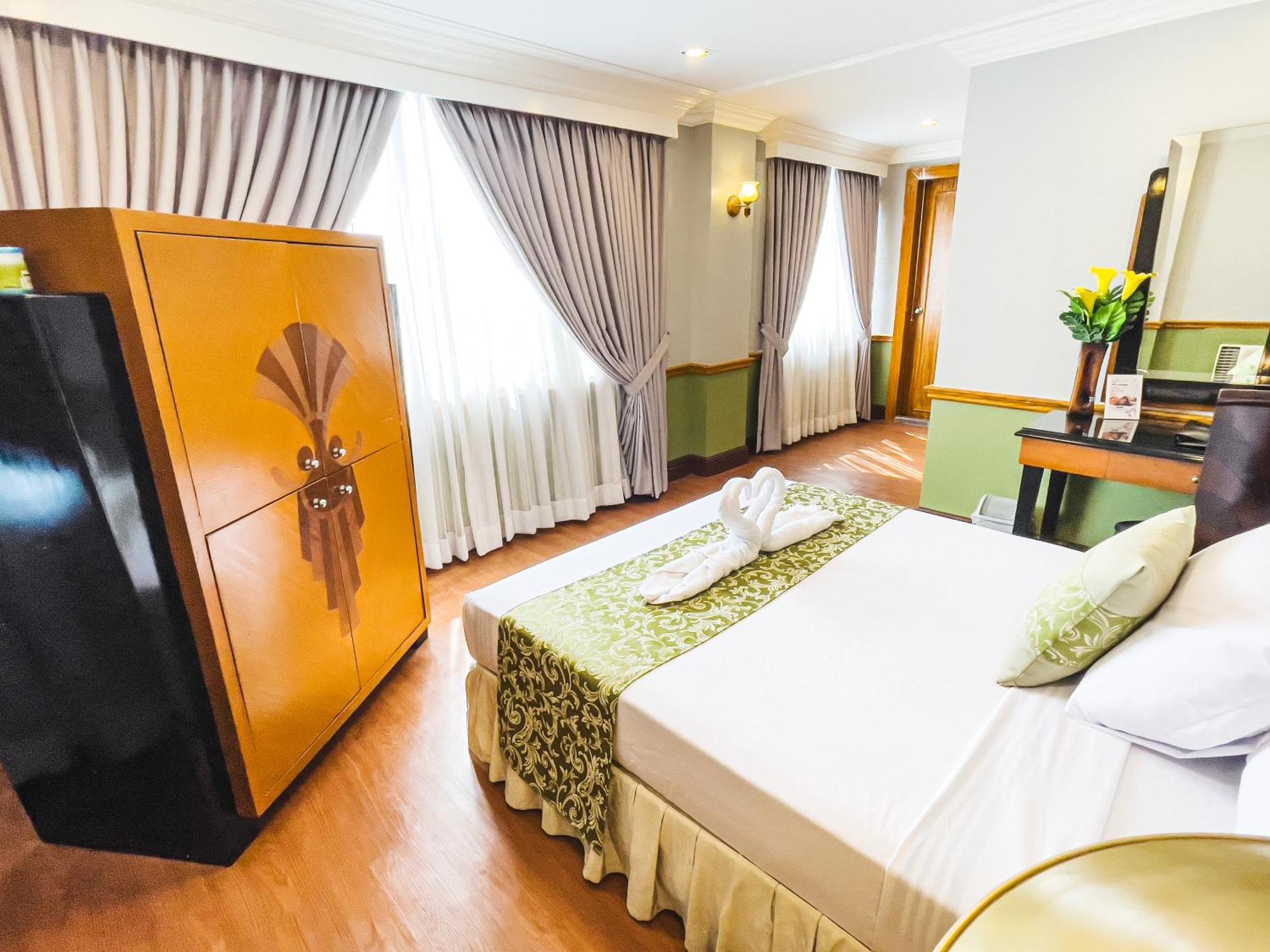 Miramar Hotel Манила Экстерьер фото