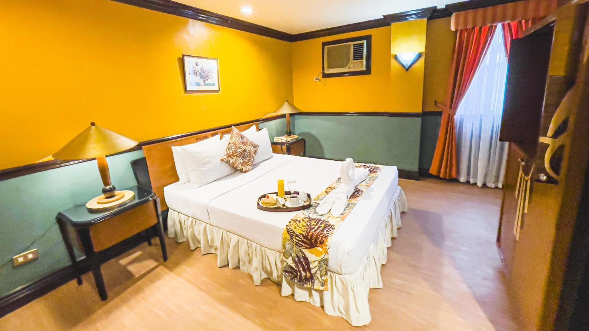 Miramar Hotel Манила Экстерьер фото