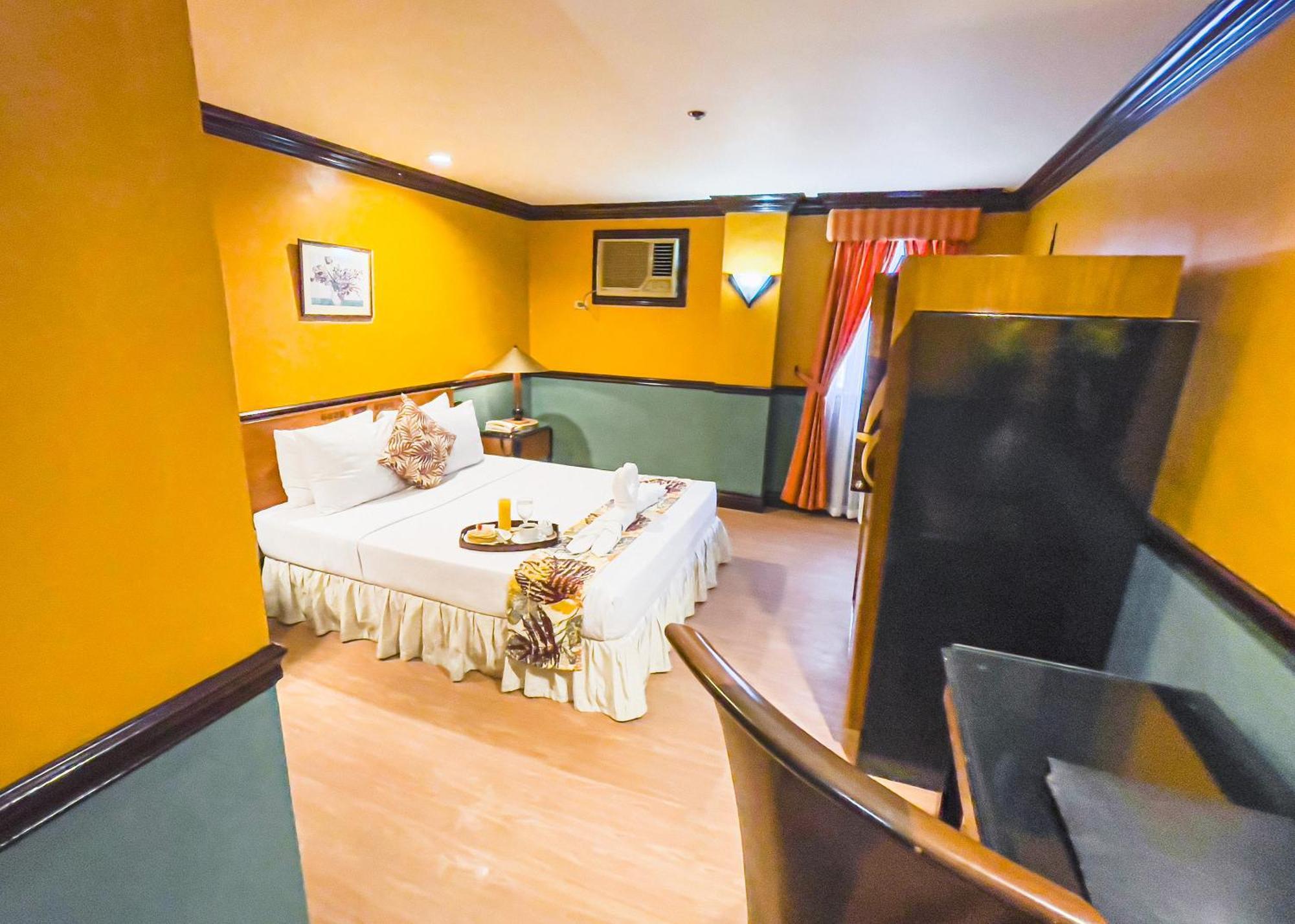 Miramar Hotel Манила Экстерьер фото