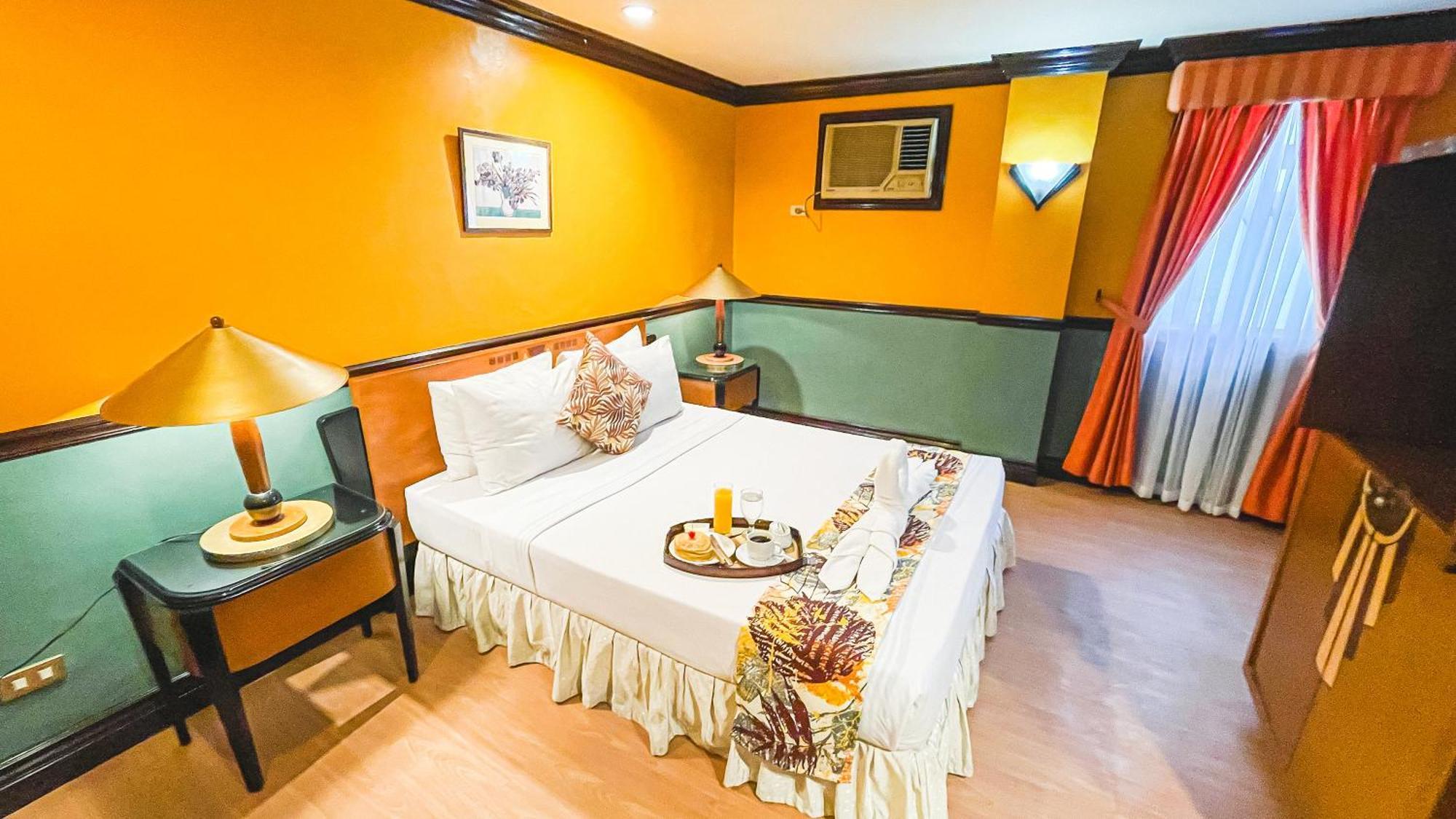 Miramar Hotel Манила Экстерьер фото