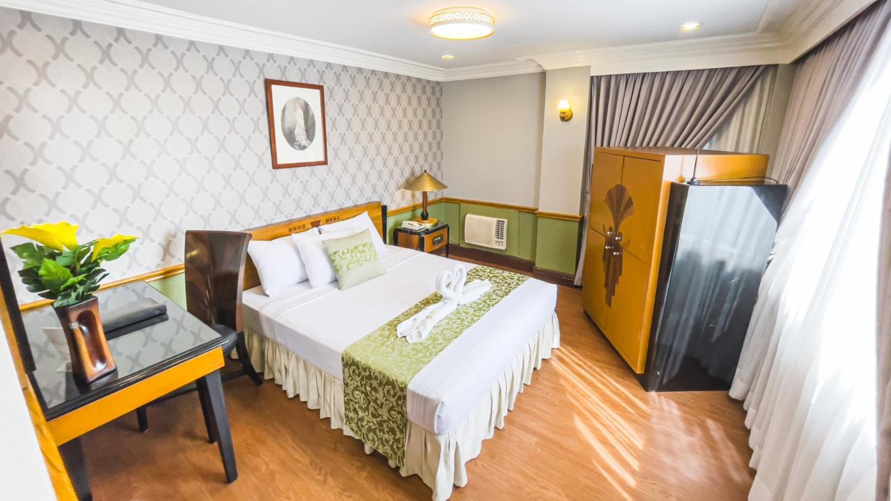 Miramar Hotel Манила Экстерьер фото